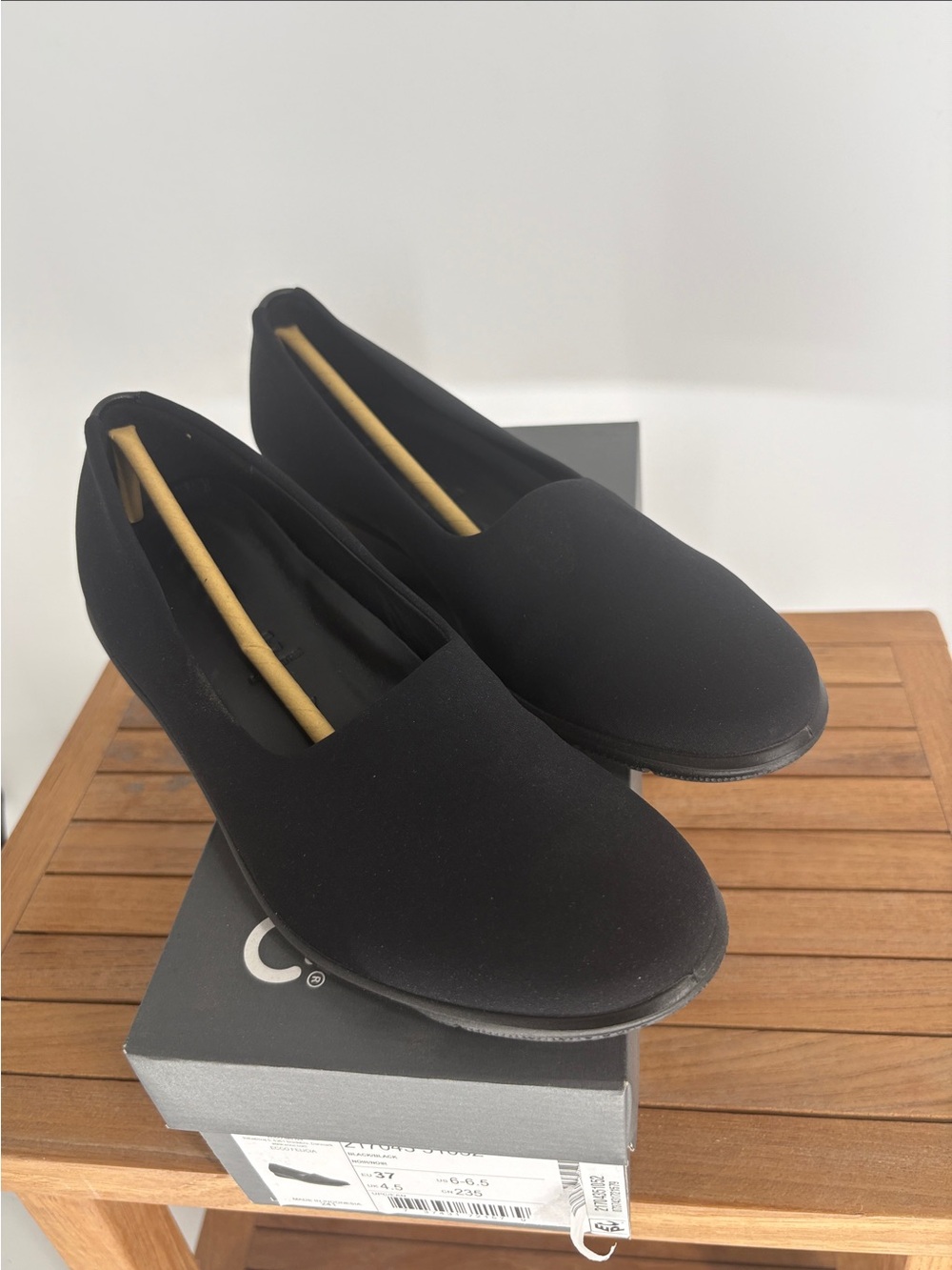 New ECCO FELICIA Women's Black Slip-On Comfort Flats SIZE 6-6.5 - Picture 1 of 8